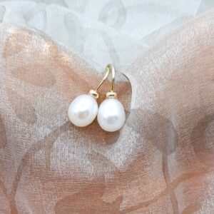 9ct gold Johanna Freshwater Pearl drop earrings.