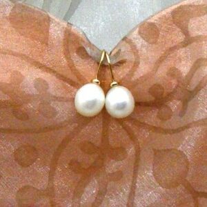 Graceful Freshwater Pearl drop earrings in 9ct Yellow Gold