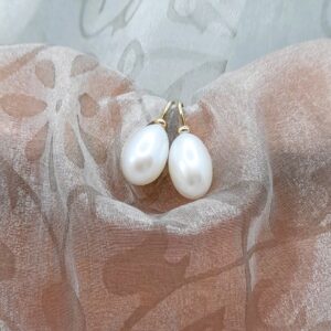9ct gold Johanna Freshwater Pearl drop earrings.